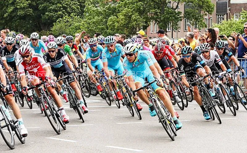 运动风采：中心标志的运动赛事标志旗杆设计